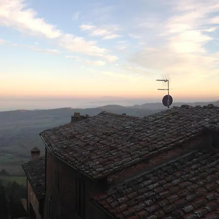 Holiday Apartment In Historical Palace Montepulciano Stazione Buitenkant foto